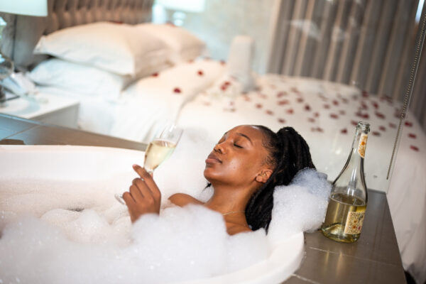 capemilner-guests-in-bath